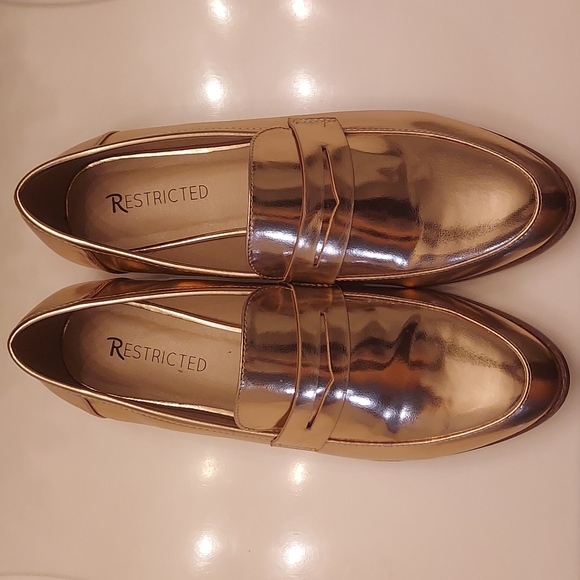 Rose gold loafer, size 9 - Picture 3 of 4